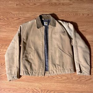 Vintage 80’s tan Carhartt Detroit jacket. Duck blanket lined. Men’s size 42.